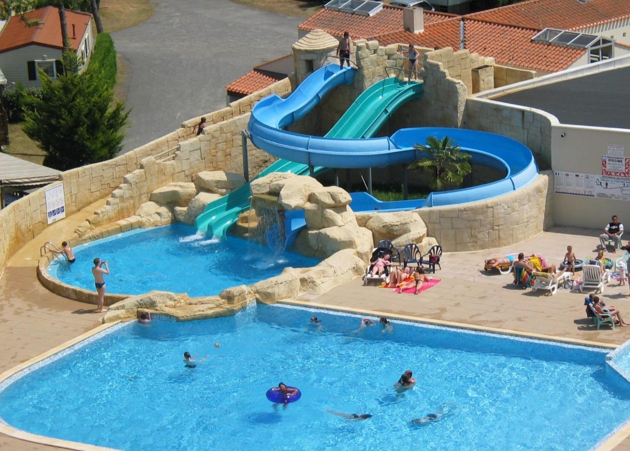 Hotel Camping Le Clos Des Pins Saint-Hilaire-de-Riez Exterior foto